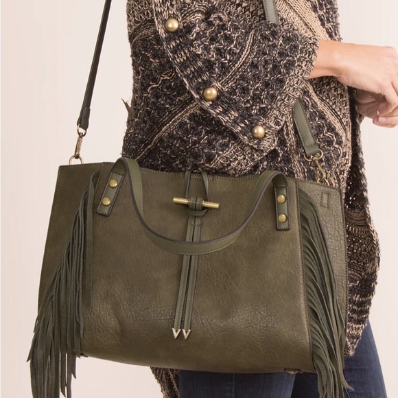 Simply Noelle- fringed bag. - Picture 2 of 9